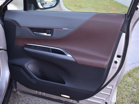 Used 2021 Toyota Venza Limited image 50