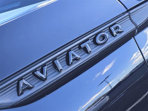 Used 2020 Lincoln Aviator Reserve w/ Equipment Group 201A image 11