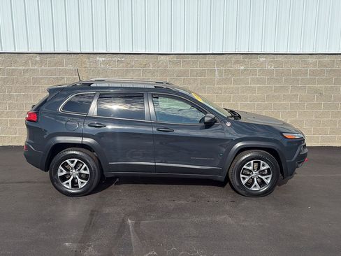 Used 2016 Jeep Cherokee Trailhawk w/ Cold Weather Group AWD/4WD image 2