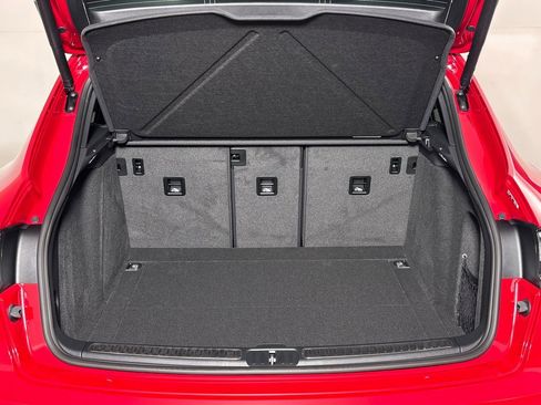 New 2026 Porsche Macan image 13