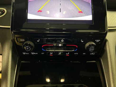 Used 2024 Jeep Grand Cherokee Altitude image 18