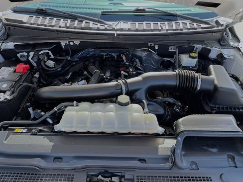 Used 2023 Ford Expedition XLT AWD/4WD image 32