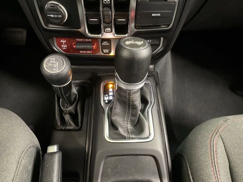 Used 2024 Jeep Wrangler Unlimited Rubicon image 27