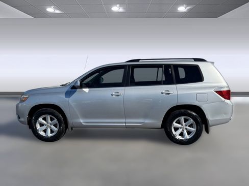 Used 2010 Toyota Highlander 2WD image 2