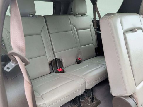 Used 2021 Chevrolet Suburban LT RWD image 34