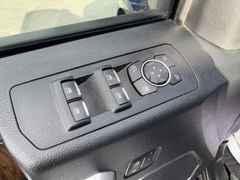 Used 2019 Ford F150 Lariat w/ Equipment Group 502A Luxury image 26