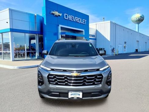 Used 2025 Chevrolet Equinox LT w/ Convenience Package II AWD/4WD image 9