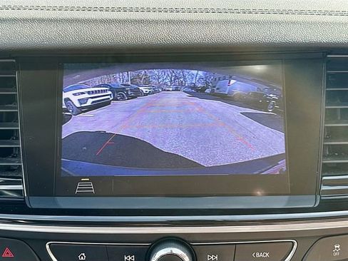 Used 2019 Buick Regal Essence w/ Driver Confidence Package I image 15