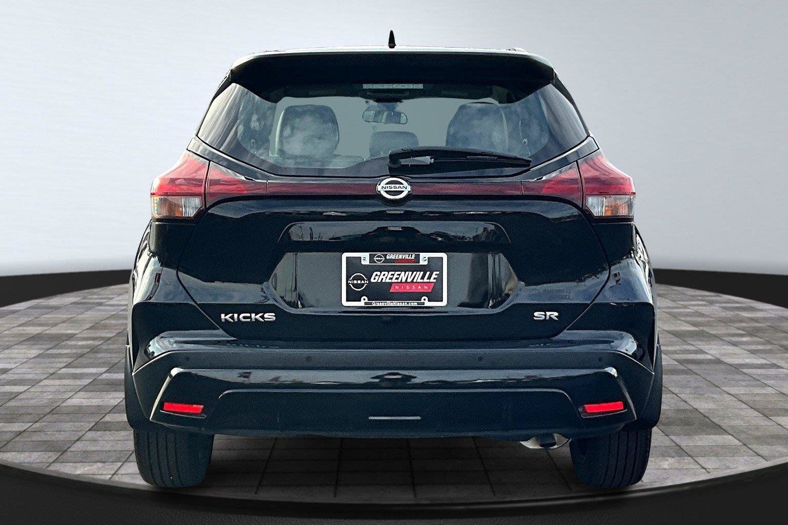 Used 2021 Nissan Kicks SR w/ SR Premium Package FWD image 4