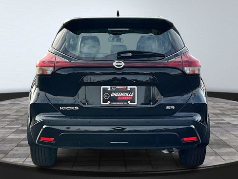 Used 2021 Nissan Kicks SR w/ SR Premium Package FWD image 4