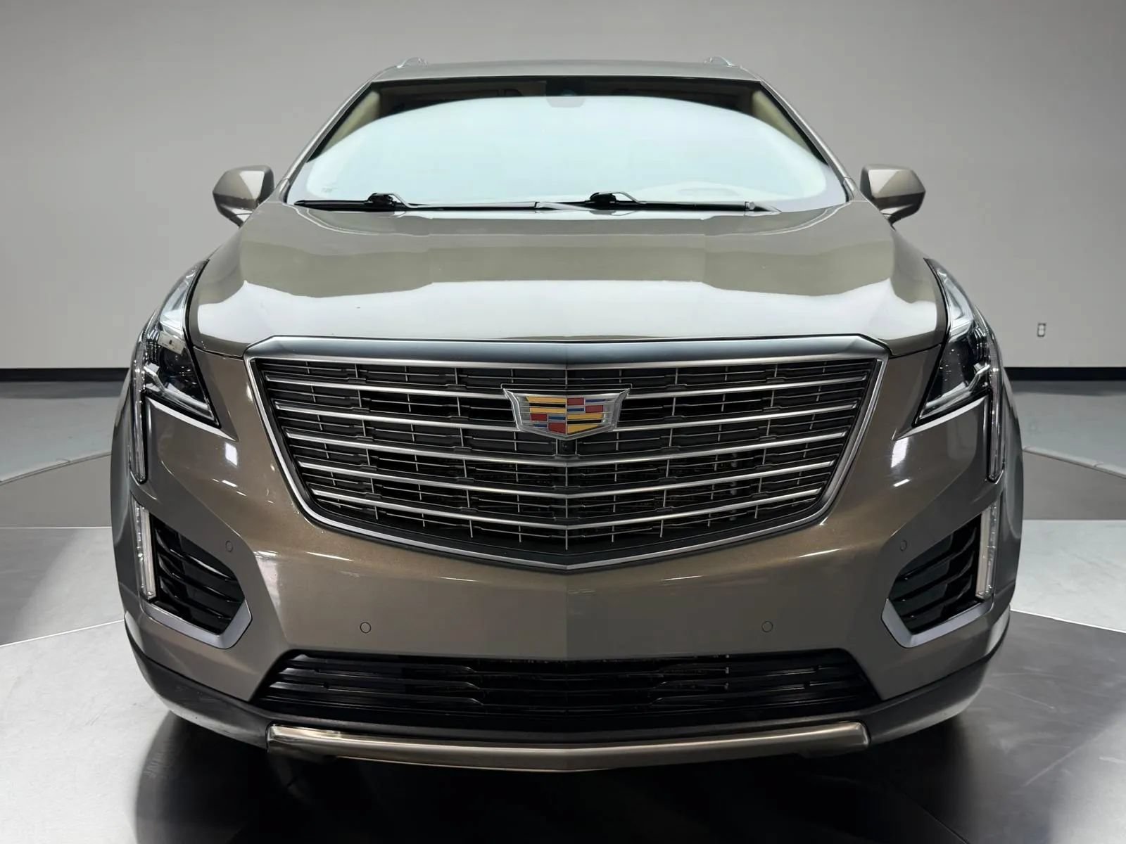 Used 2018 Cadillac XT5 Platinum AWD/4WD image 3