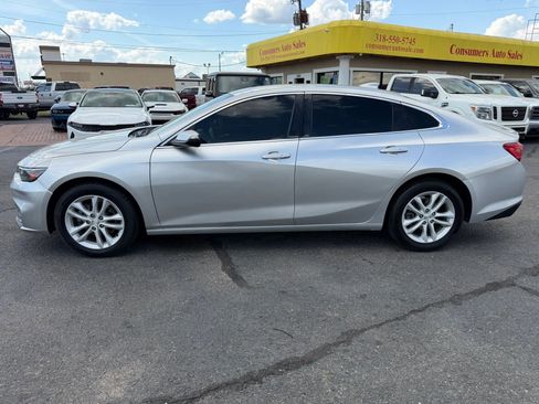 Used 2018 Chevrolet Malibu LT image 2