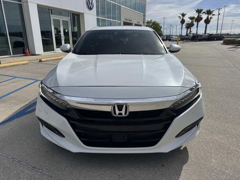 Used 2018 Honda Accord Touring image 2