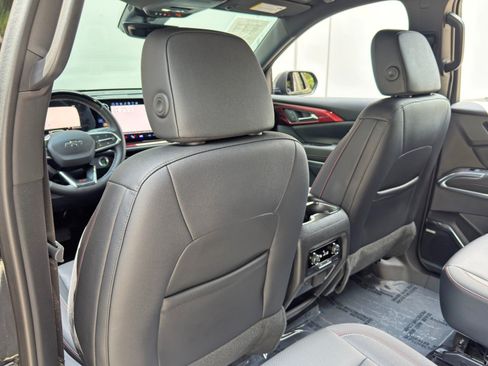 Used 2025 Chevrolet Traverse Z71 w/ Enhanced Driving Package AWD/4WD image 36