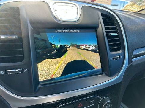 Used 2019 Chrysler 300 Limited RWD image 14