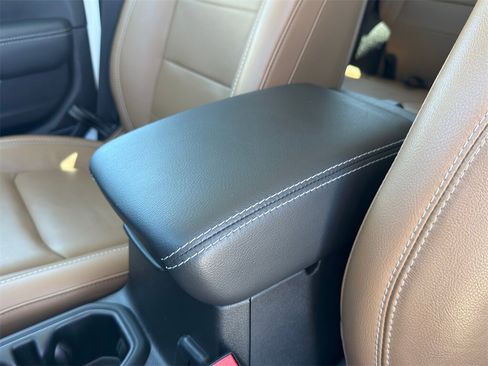 Used 2022 Jeep Wrangler Unlimited Sahara w/ Cold Weather Group image 19