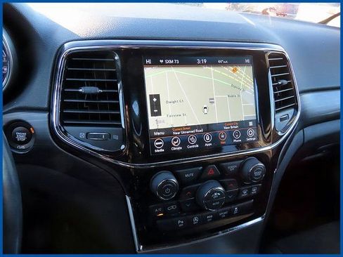 Certified 2022 Jeep Grand Cherokee Laredo X image 13