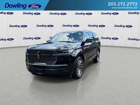 Used 2025 Lincoln Navigator L Reserve AWD/4WD image 4
