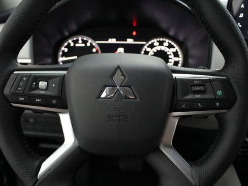 New 2026 Mitsubishi Outlander SE image 8