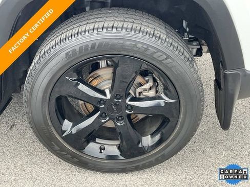 Certified 2024 Jeep Grand Cherokee Altitude image 12