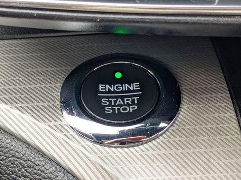 Used 2020 Ford Explorer XLT w/ Equipment Group 202A image 30