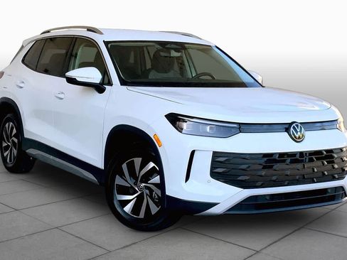 Used 2026 Volkswagen Tiguan S image 3