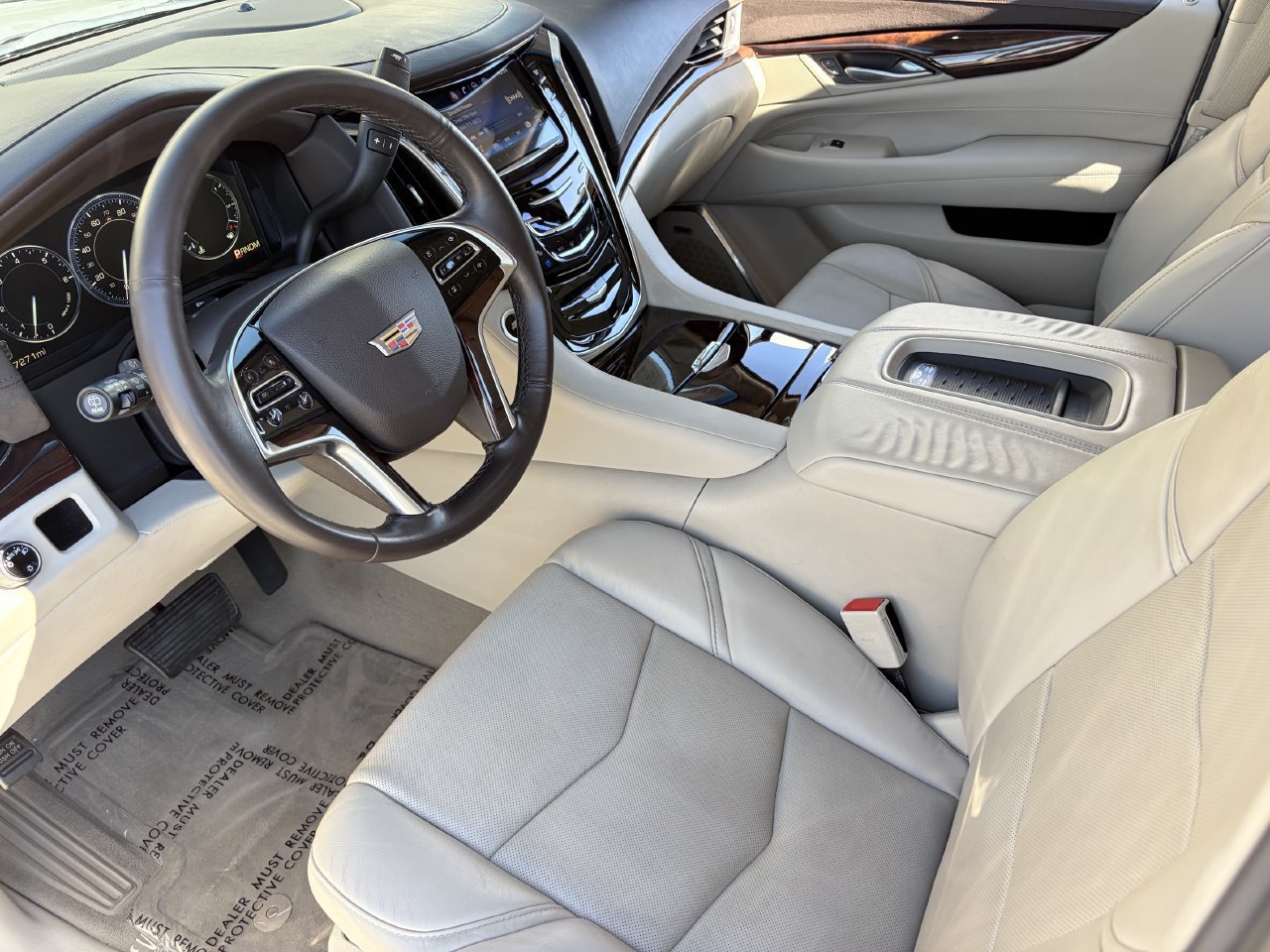 Used 2015 Cadillac Escalade Luxury RWD image 18