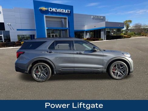Used 2025 Ford Explorer ST image 10
