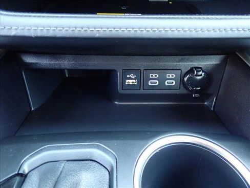Used 2023 Toyota Highlander XLE FWD image 25