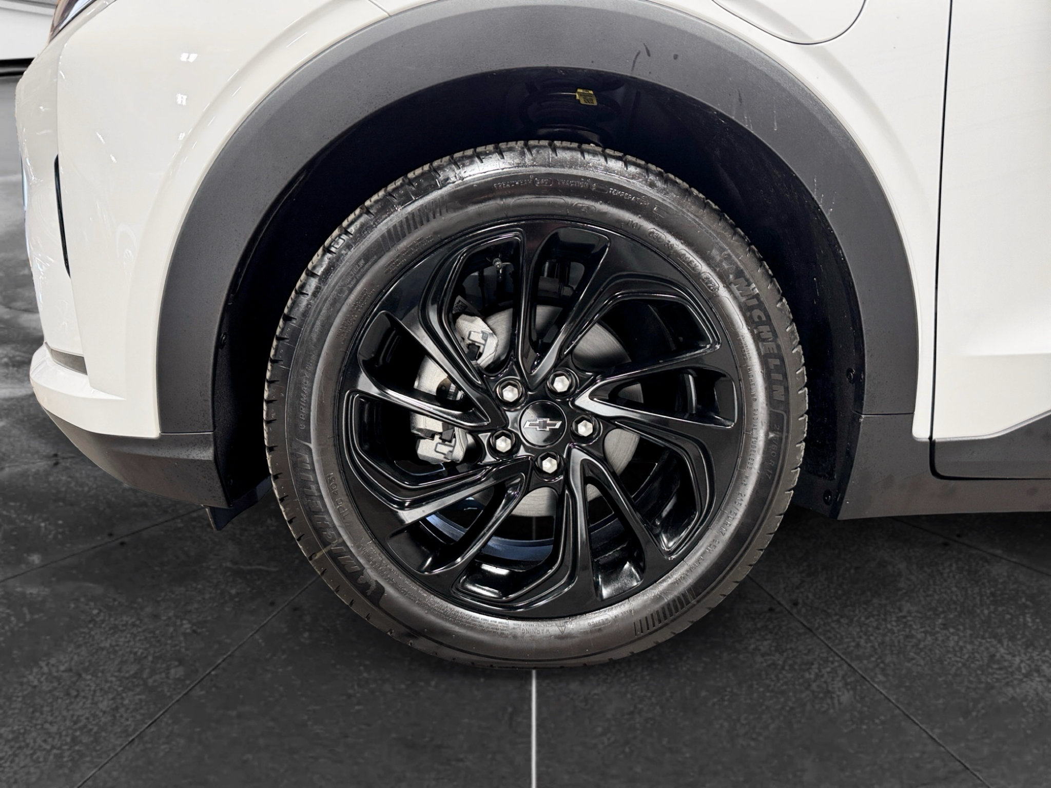 Used 2027 Chevrolet Bolt RS FWD image 31