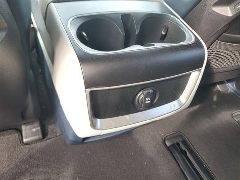 Certified 2025 Kia Carnival EX image 10