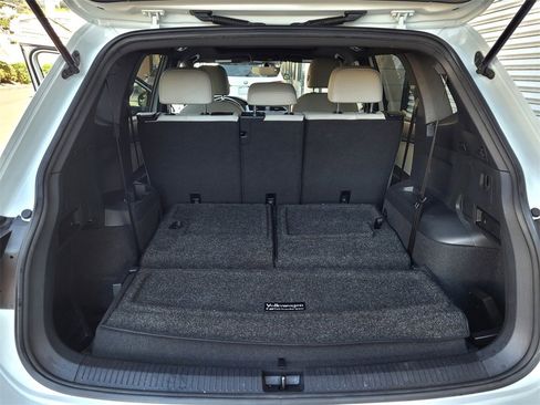 Used 2020 Volkswagen Tiguan SE R-Line image 26