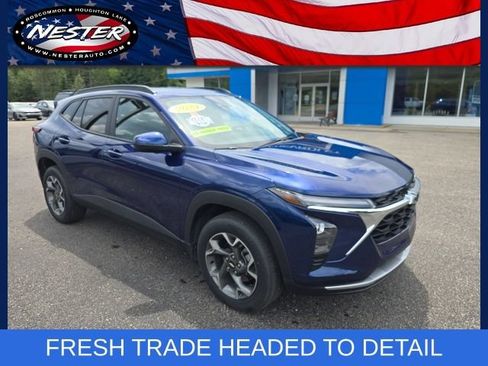 Used 2024 Chevrolet Trax LT w/ Driver Confidence Package FWD image 1