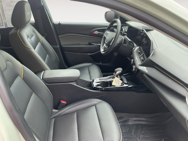 Used 2025 Chevrolet Trax ACTIV w/ Driver Confidence Package FWD image 16