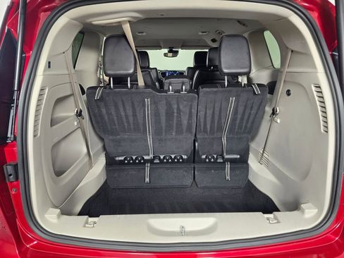 Used 2024 Chrysler Pacifica Touring-L image 17