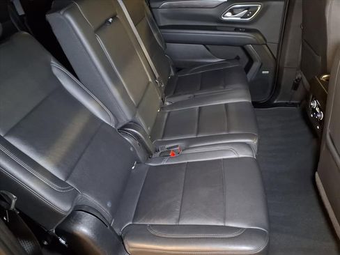 Used 2022 Chevrolet Suburban LT RWD image 19