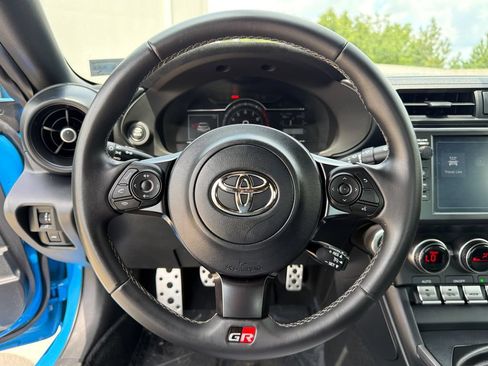 Used 2022 Toyota GR86 Premium RWD image 18