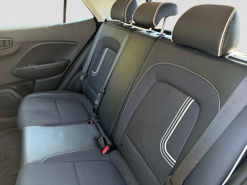 Used 2025 Hyundai Venue Limited FWD image 14