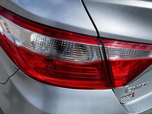 Used 2017 Toyota Camry LE image 28