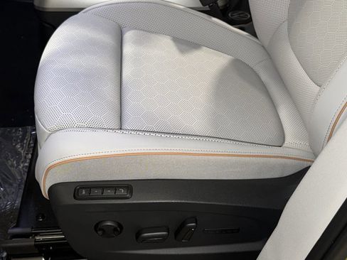 New 2025 Volkswagen ID. Buzz Pro S Plus image 30