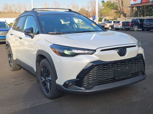 Used 2025 Toyota Corolla Cross AWD Hybrid w/ Moonroof Package image 7