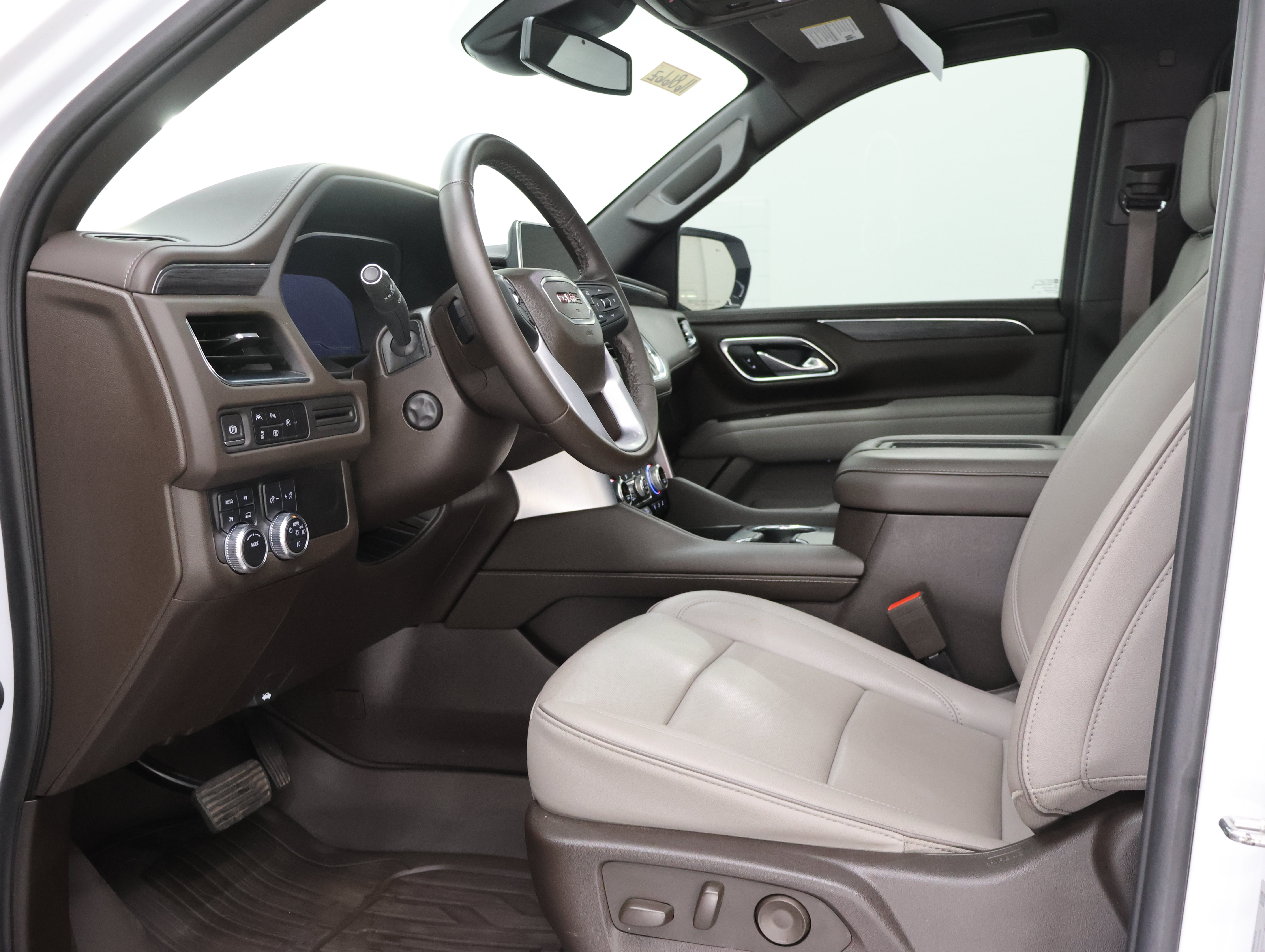 Used 2023 GMC Yukon SLT AWD/4WD image 8