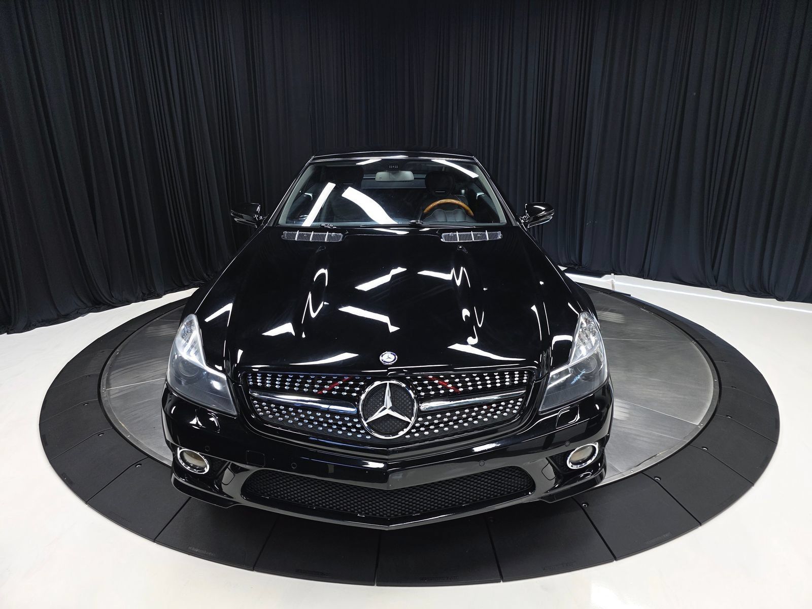 Used 2011 Mercedes-Benz SL 550 image 8