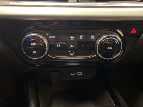 Used 2025 Chevrolet Trax LT FWD image 20