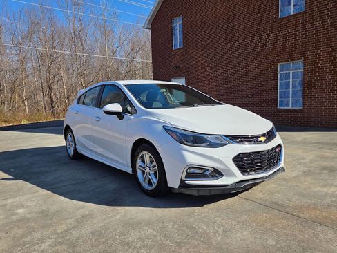 Used 2017 Chevrolet Cruze LT w/ Convenience Package image 3