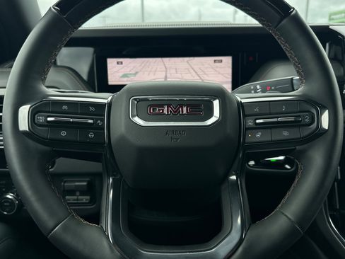 Used 2025 GMC Yukon XL AT4 image 24