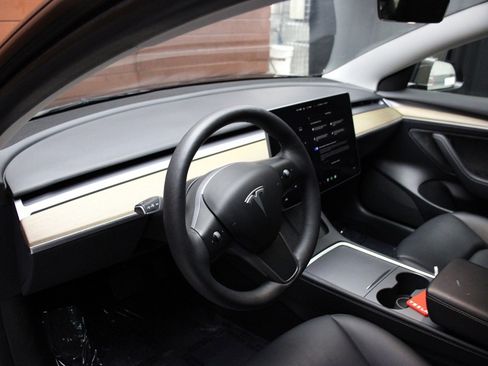 Used 2023 Tesla Model 3 Standard Range image 24