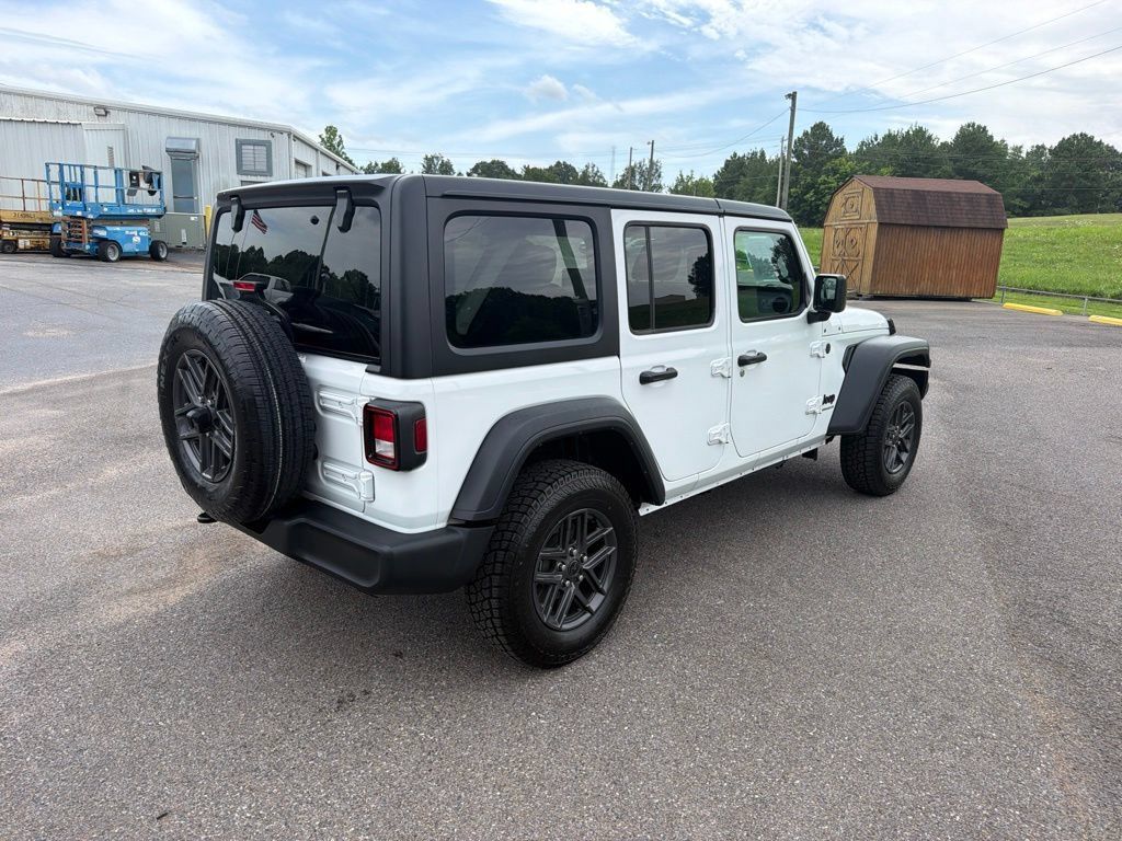 Used 2024 Jeep Wrangler Unlimited Sport AWD/4WD image 3