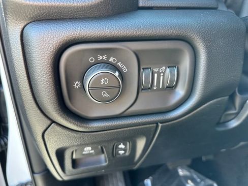 New 2026 RAM 1500 4x4 Crew Cab image 17