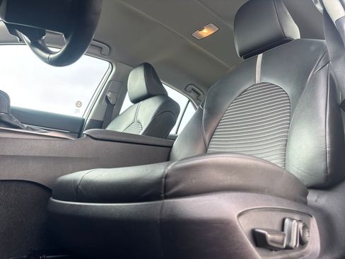 Used 2024 Toyota Camry SE image 10